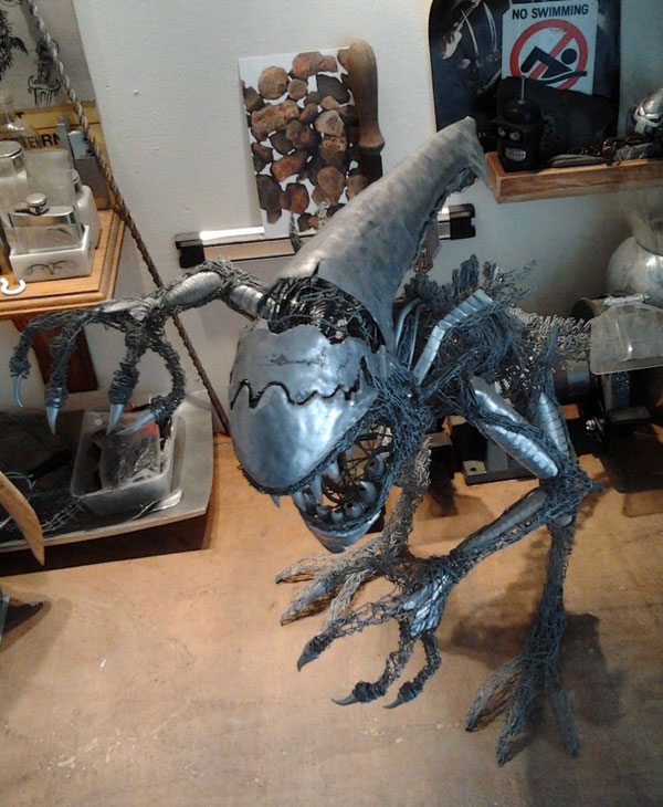 xenomorph-sculpture-wire-2